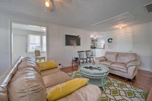 Bright Carolina Beach Cottage with Yard and Grill