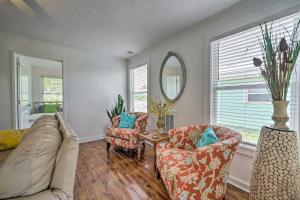 Bright Carolina Beach Cottage with Yard and Grill
