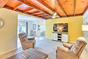 Waterfront Home: Spectacular On-Site Fishing!