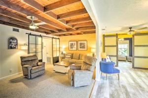 Waterfront Home: Spectacular On-Site Fishing!