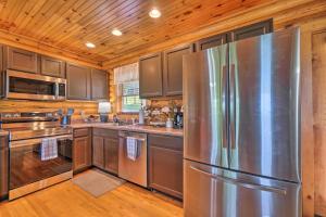 Peak-a-Boo Pines 2 Mi to Pigeon Forge Pkwy!