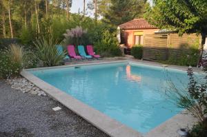 Maisons de vacances Gite Les Esparrus : Maison 2 Chambres
