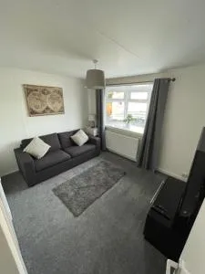 1-Bedroom Semi-detached Chalet in Uddingston, Glasgow - Uddingston