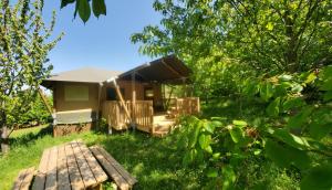 Tentes de luxe Charmant lodge au coeur de la nature : photos des chambres