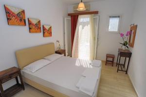 Super Paradise Hotel