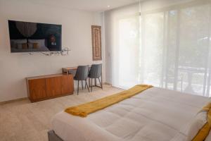 Amplio departamento con alberca swim-up
