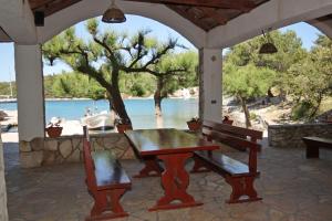 Seaside secluded apartments Cove Karkavac - Scedro, Hvar - 8801