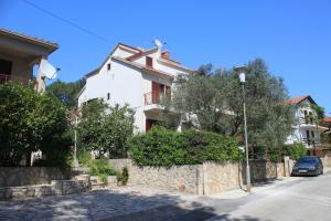 Apartments by the sea Vrboska (Hvar) - 8748