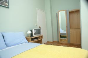 Apartments with a parking space Vodice - 4172