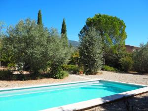 Maisons de vacances Holiday home with outdoor pool, Bedoin : photos des chambres