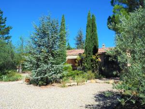 Maisons de vacances Holiday home with outdoor pool, Bedoin : photos des chambres