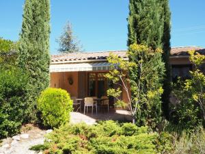 Maisons de vacances Holiday home with outdoor pool, Bedoin : photos des chambres