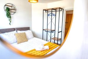 Stylish 2 bed flat in Basingstoke By 20Property Stays Short Lets & Serviced Accommodation