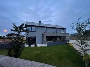 Exquisite Galway City Luxury home – Sleeps 10 - Moycullen