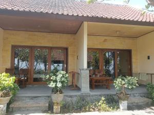 beach side Amed Delem family