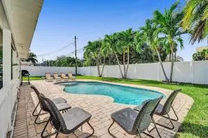 Beautiful 4 Bdrm Heated Pool Jacuzzi - 1.5 miles to Beach - هيلسبورو بيتش