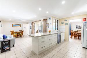 The Bay House Shoal Bay huge five bedroom holiday home with WiFi and Foxtel