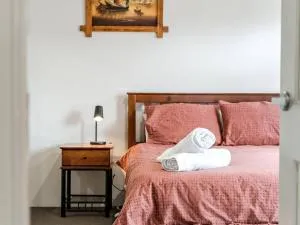 Modern Dawesville Foreshore Family Escape with Views - Preston Beach