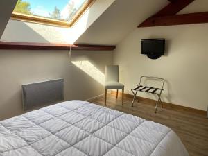 Appartements Les 4 flocons, avec piscine exterieure chauffee a 100m du lac et du centre , wifi, parking, sauna : photos des chambres