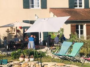 B&B / Chambres d'hotes Aux couleurs de Commarin : photos des chambres