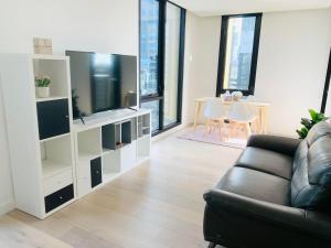 Melbourne CBD Empire Apartment