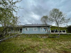 Villa Arktika porealtaallinen mökki Nuorgamissa Tenojoen ja tunturien vieressä