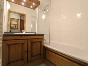 Appartements Appart 6 pers avec piscine, skis, ascenseur a Lanslebourg - FR-1-508-93 : photos des chambres