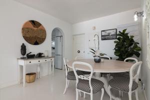 Santorini Perissa 16 - Family Only