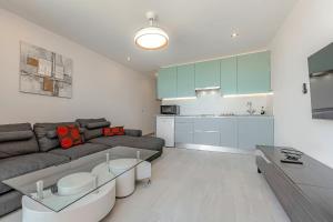 Recently Renovated Seaviews Paradise Court