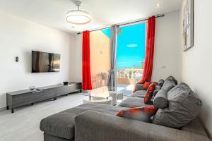 Recently Renovated Seaviews Paradise Court