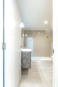 Recently Renovated Seaviews Paradise Court