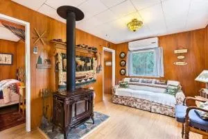 Historical Cabin in Julian Pet's okay! - Ocotillo Wells