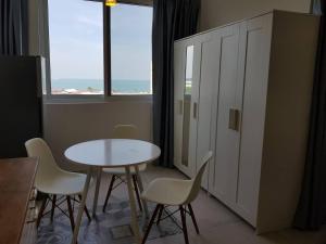 Seaview Modern Studio