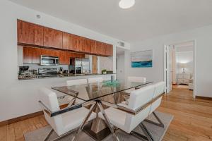 Miami condo with city & ocean views! Sleep up to 6!