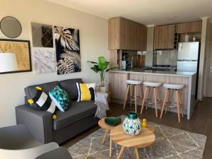 Dpto vip excelente ubicación cestacionamiento