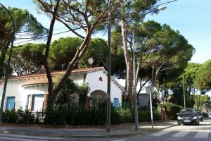 Enjoy your holidays 300m to the Mediterranean sea at Villa DIVALI