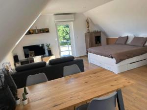 Au cœur de lArdenne Bleue - Studio avec piscine