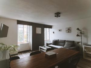 Appartements GEST-LOC LOCATION MEUBLEE T3 Le DromArdechois - TOURNON SUR RHONE - ARDECHE : photos des chambres