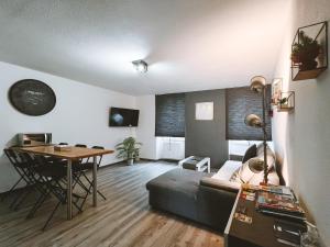 Appartements GEST-LOC LOCATION MEUBLEE T3 Le DromArdechois - TOURNON SUR RHONE - ARDECHE : photos des chambres