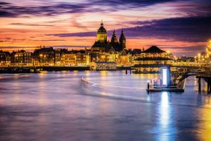 Unique Hotelboat botel Lena Maria