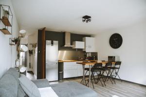 Appartements GEST-LOC LOCATION MEUBLEE T3 Le DromArdechois - TOURNON SUR RHONE - ARDECHE : photos des chambres