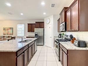 Family Retreat, 6 Bedroom House with Private Pool at Solterra Resort