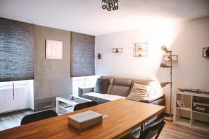 Appartements GEST-LOC LOCATION MEUBLEE T3 Le DromArdechois - TOURNON SUR RHONE - ARDECHE : photos des chambres