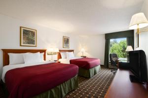 Queen Room with Two Queen Beds - Non-Smoking room in Baymont by Wyndham Crossville