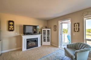 Westport Condo w Saltwater Pool: Steps to Beach!