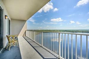 1 Mi to Disney Condo with Water-View Balcony!