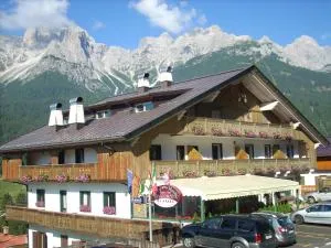 HOTEL DOLOMITI di De Martin D Oscar - Dosoledo