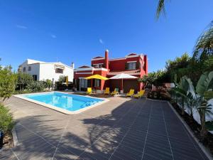 Sunshine Villa with Heated Pool