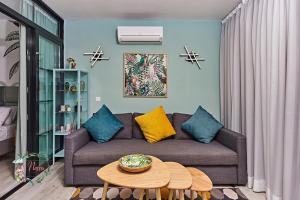 Parrots House- Yumbo center