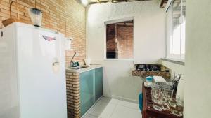 Confortável casa em Arembepe,100 metros da Praia com Churrasqueira Piscina e Wi-fi